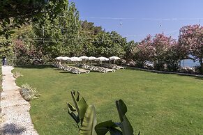 Alesta Yacht Hotel
