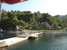 Alesta Yacht Hotel