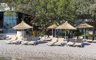 Alesta Yacht Hotel