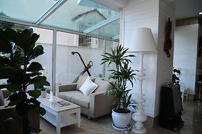 Alesta Yacht Hotel