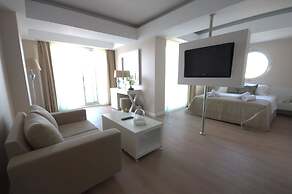 Alesta Yacht Hotel