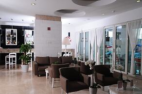 Alesta Yacht Hotel