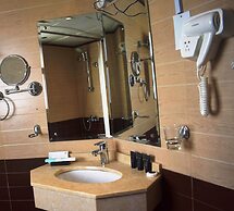 Manhattan Avenue Hotel