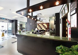 Manhattan Avenue Hotel