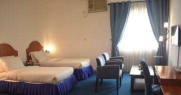 Manhattan Avenue Hotel