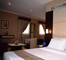 Manhattan Avenue Hotel