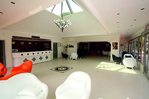 Destina Hotel
