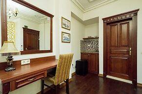 Atam Suites & Apart