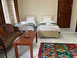 Atam Suites & Apart