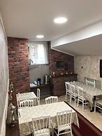 Atam Suites & Apart