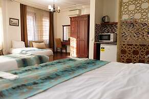 Atam Suites & Apart
