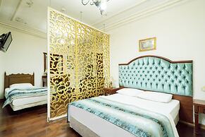 Atam Suites & Apart