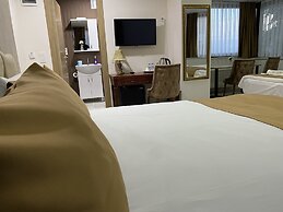 Atam Suites & Apart
