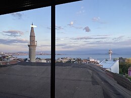 Atam Suites & Apart