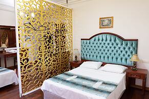 Atam Suites & Apart