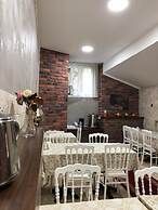 Atam Suites & Apart