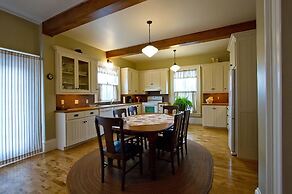 Rayski Guest House