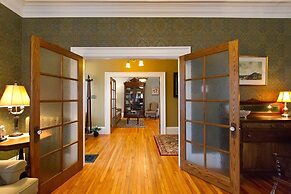 Rayski Guest House