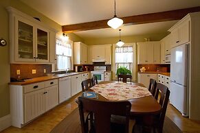 Rayski Guest House