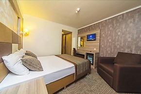 Pera Arya Hotel