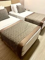 Pera Arya Hotel