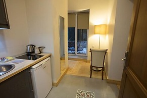 No11 Hotel & Apartments