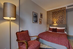 No11 Hotel & Apartments