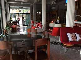 Waen Petch Place