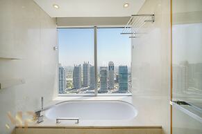 Marco Polo - Chic 1BR in Marina Hub | Expansive Balcony
