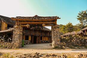 Long Co Tran Homestay