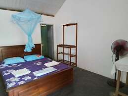 Alankuda Dolphin Village Hotel