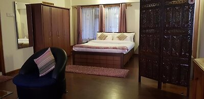 Woodland Hill Stay