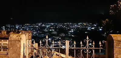 Woodland Hill Stay
