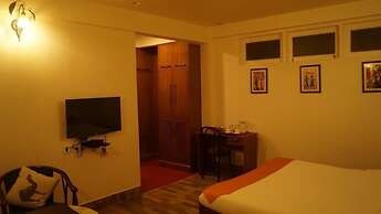 Woodland Hill Stay