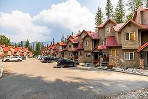 Stone Creek Chalet by Fernie Lodging CO