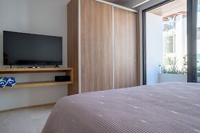 Menesse Studio 1 Bedroom Home