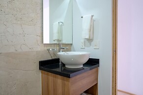 Menesse Studio 1 Bedroom Home