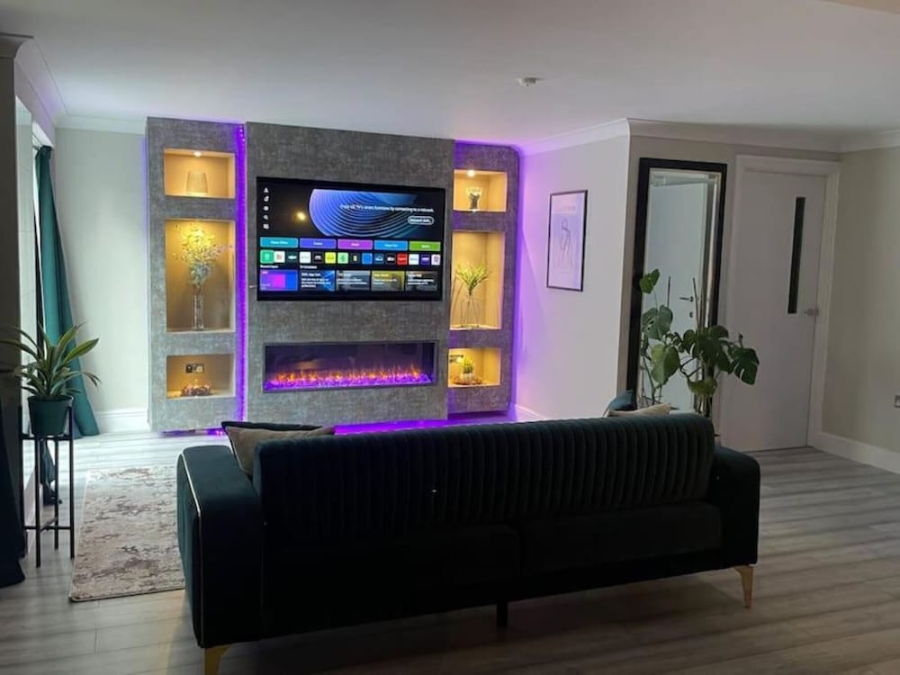 The Exclusive Jacuzzi Apartment