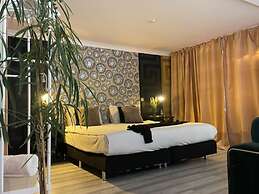 The Exclusive Jacuzzi Apartment