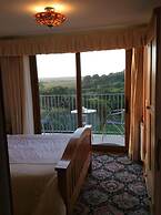 Room-orchard Manor, Fore Street, Nr Trur