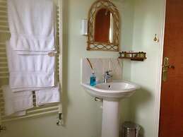 Room-orchard Manor, Fore Street, Probus