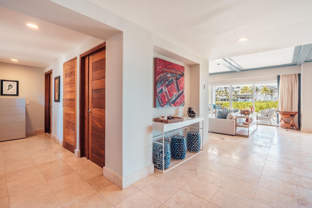 Apt w 2br-beachfront Private Pool in Sotogrande