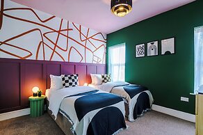 Modern 4-Bedroom in Manchester