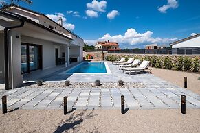 Holiday House Jewel With Private Pool
