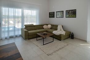 Holiday House Jewel With Private Pool