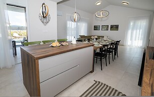 Holiday House Jewel With Private Pool