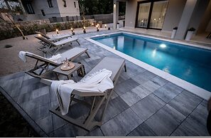 Holiday House Jewel With Private Pool