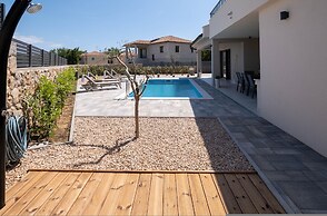 Holiday House Jewel With Private Pool