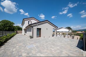 Holiday House Jewel With Private Pool
