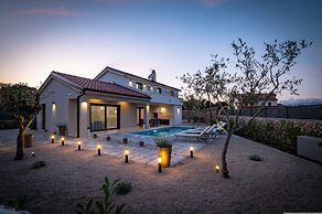 Holiday House Jewel With Private Pool